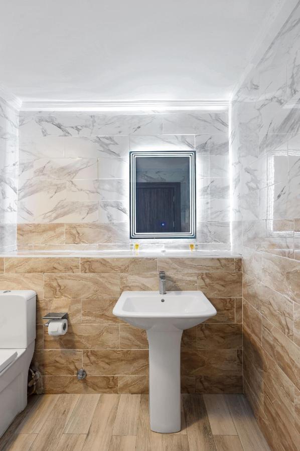 Aveon Hotel Абуджа Екстериор снимка