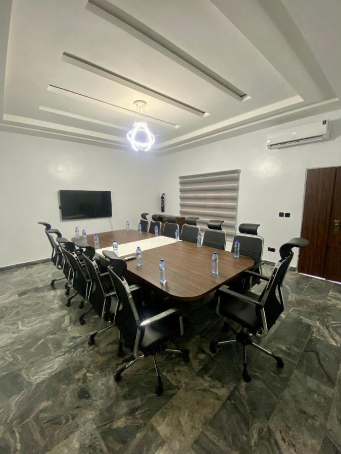 Aveon Hotel Абуджа Екстериор снимка