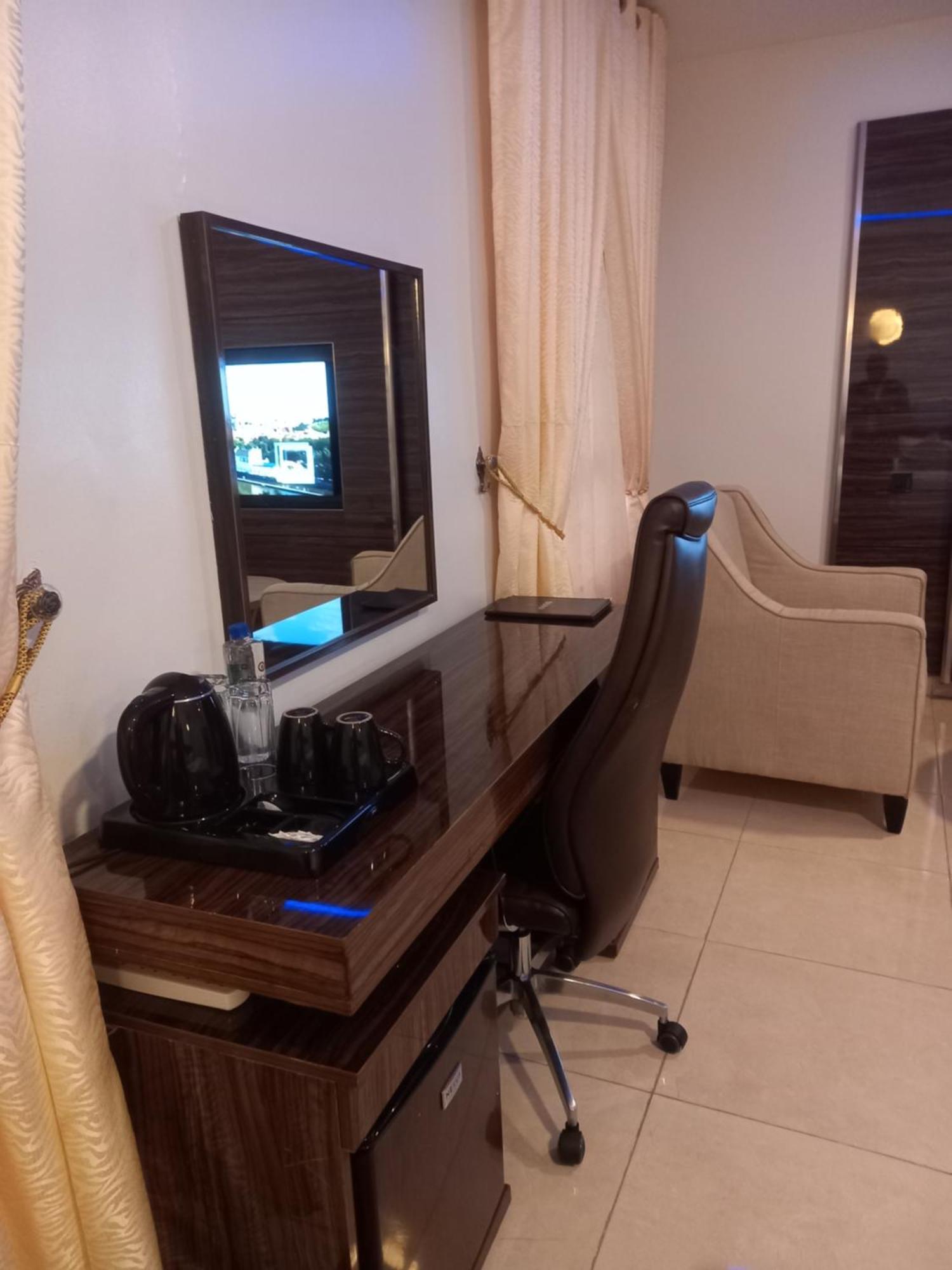 Aveon Hotel Абуджа Екстериор снимка