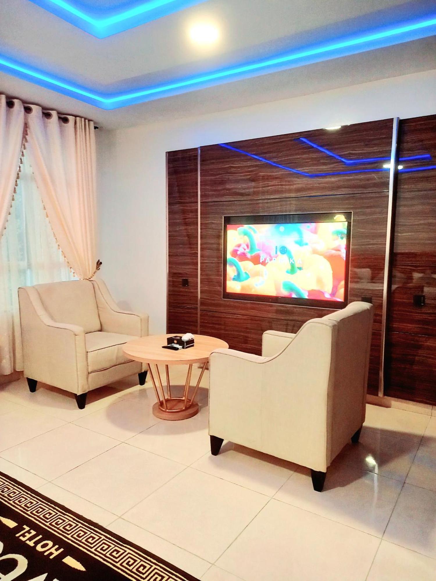 Aveon Hotel Абуджа Екстериор снимка