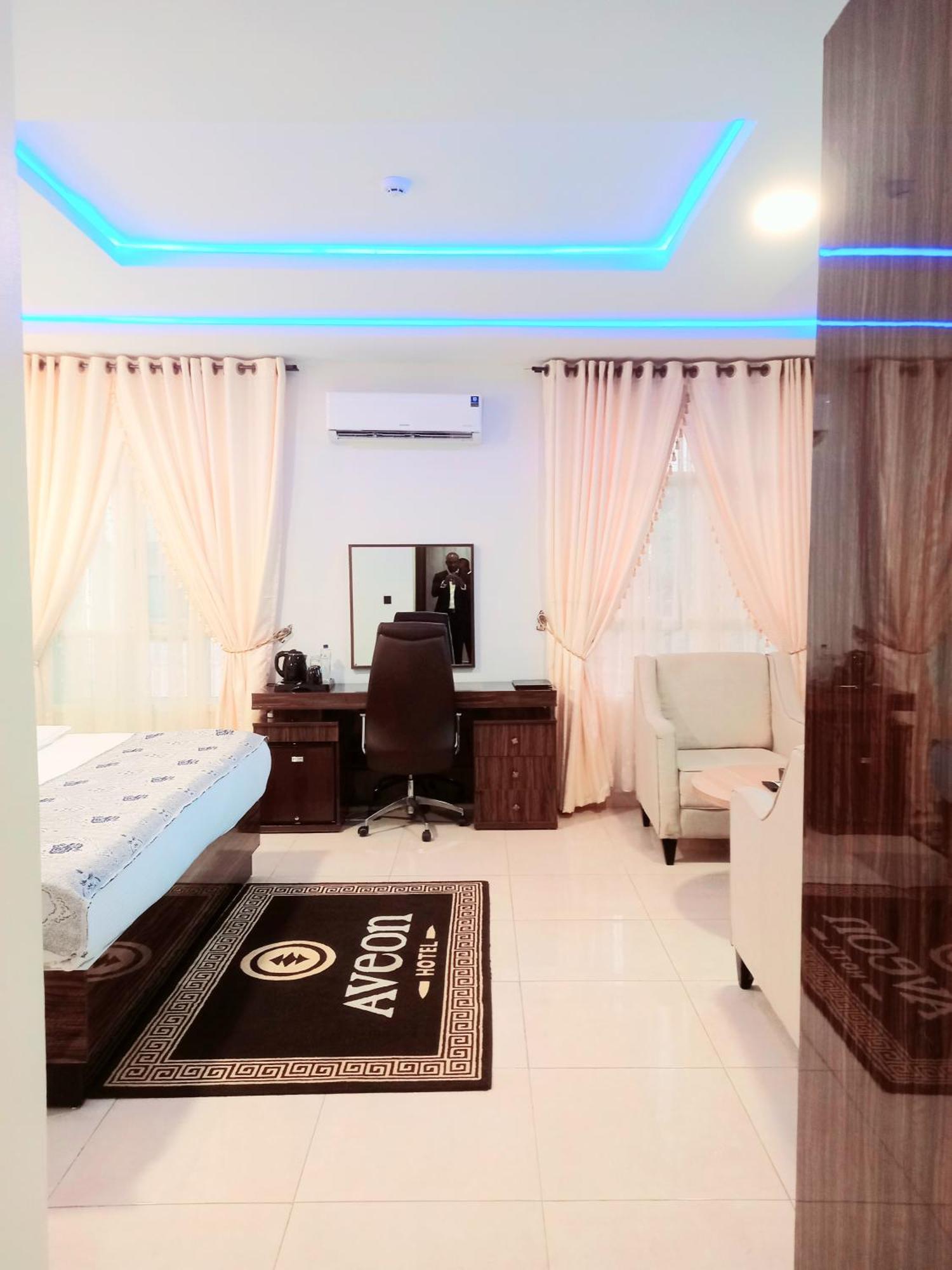 Aveon Hotel Абуджа Екстериор снимка