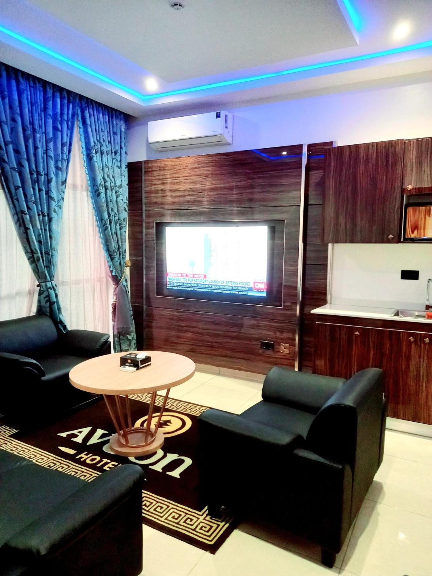 Aveon Hotel Абуджа Екстериор снимка