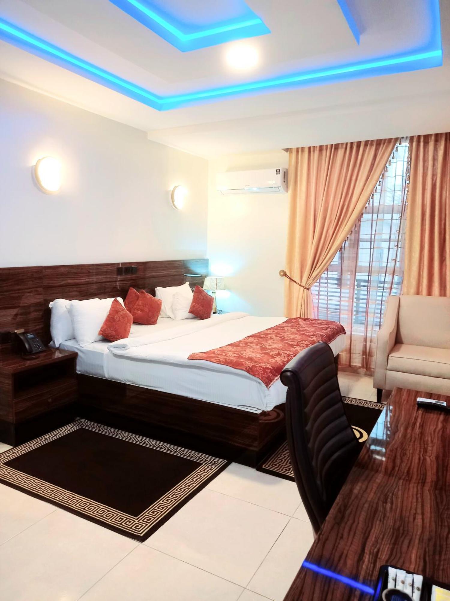 Aveon Hotel Абуджа Екстериор снимка