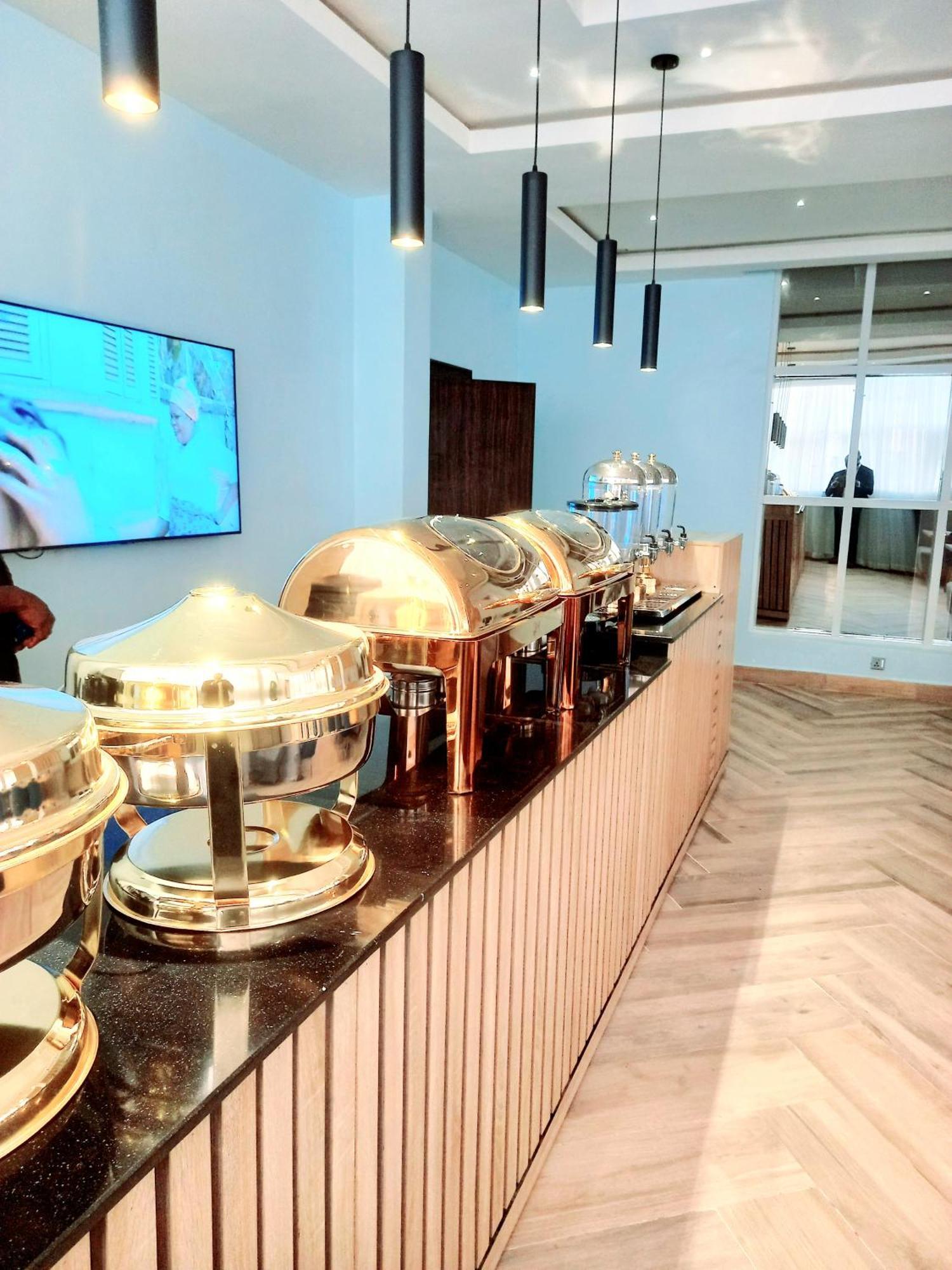 Aveon Hotel Абуджа Екстериор снимка