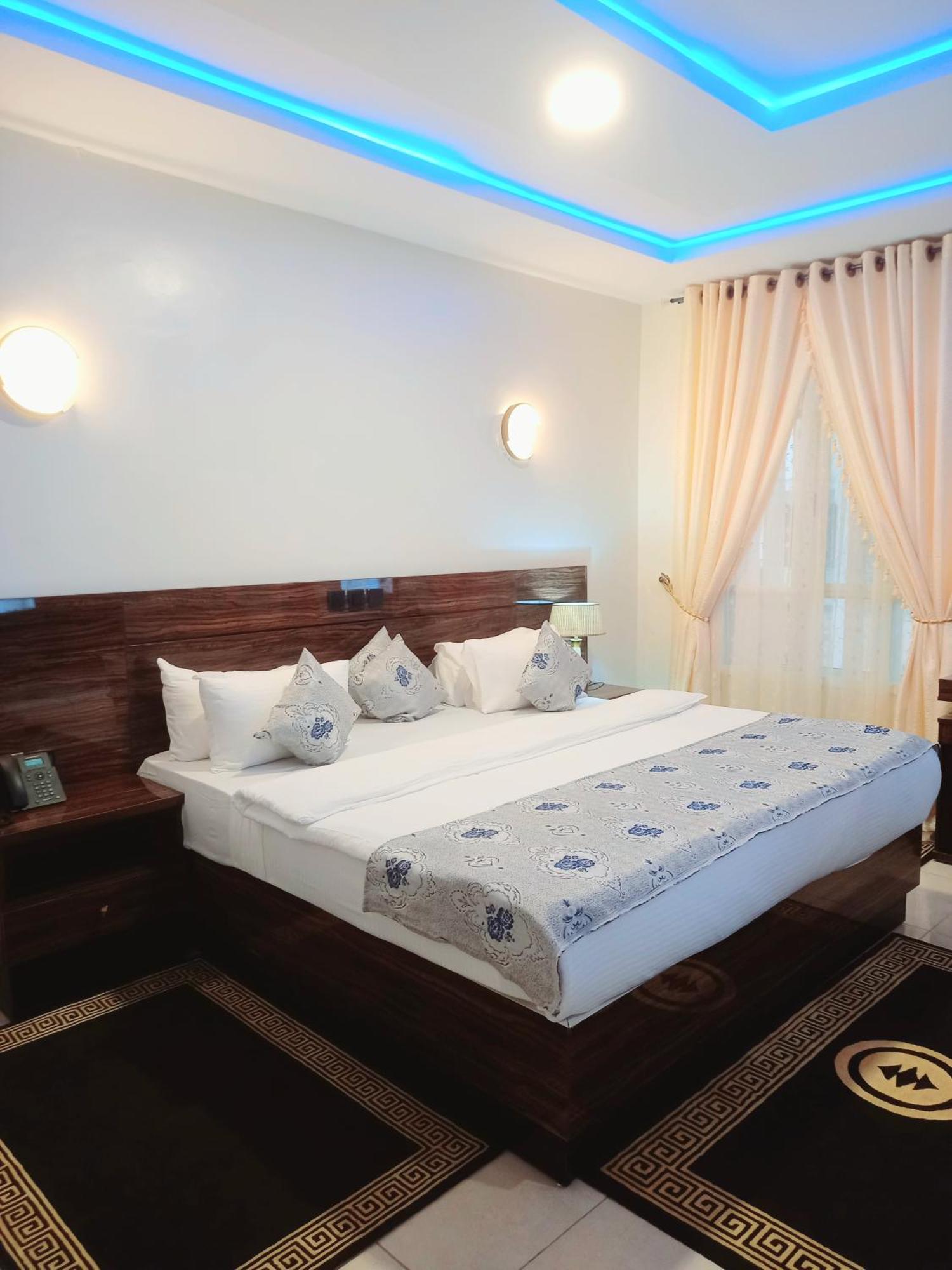 Aveon Hotel Абуджа Екстериор снимка