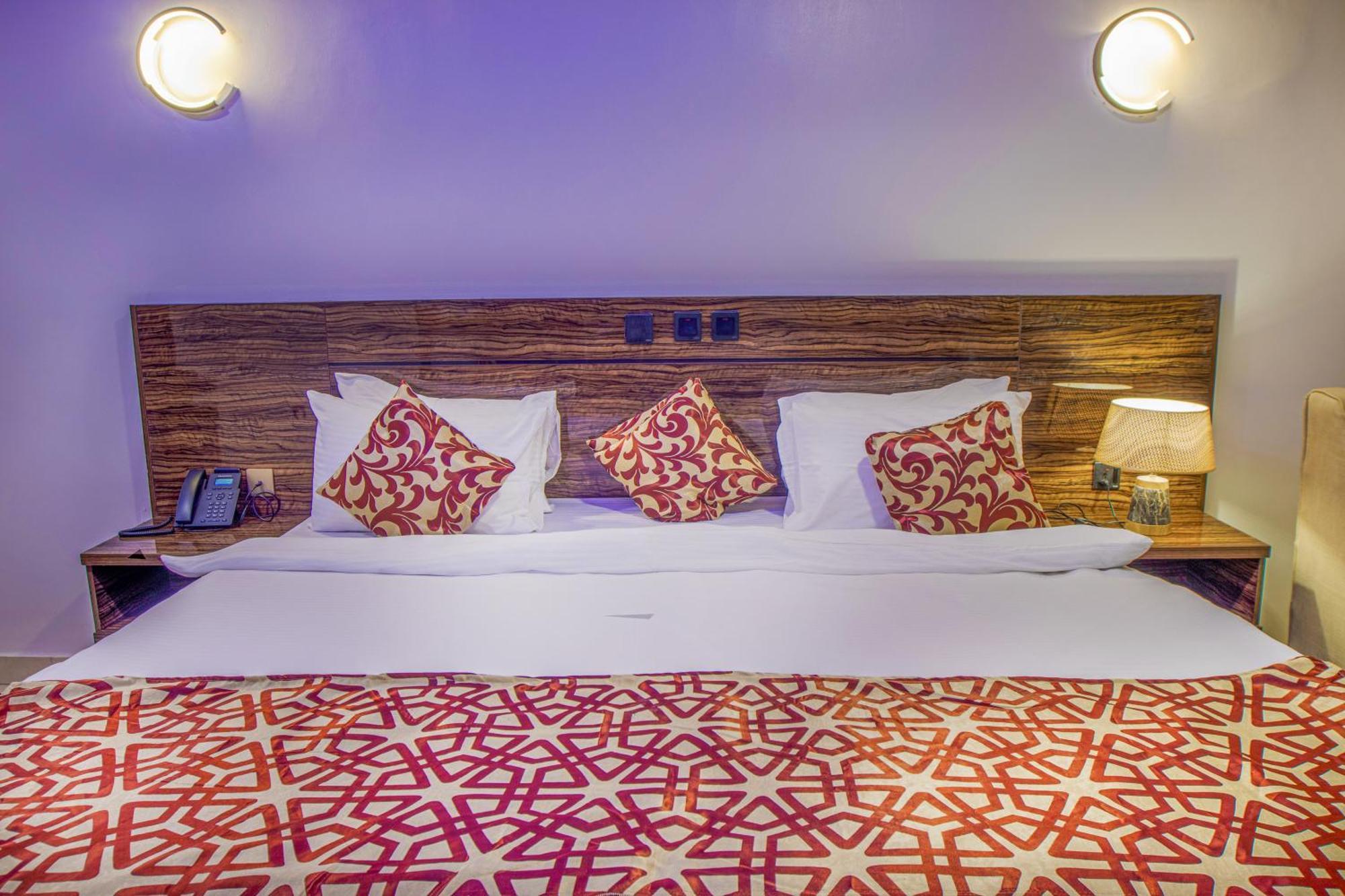 Aveon Hotel Абуджа Екстериор снимка